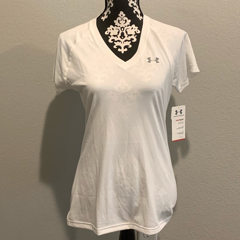 Under Armor Women’s White t shirt NWT